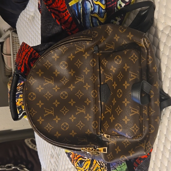 Backpack - Picture 1 of 2